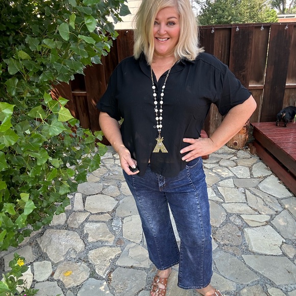 L&B Brooke Button-up Top - Black - Picture 4 of 6